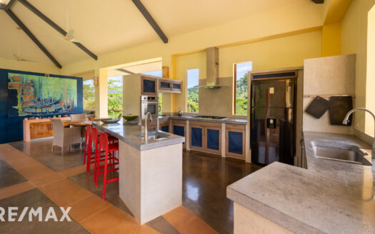 VILLA PARADISE Off-Grid Eco-Luxury Solar Powered Home—-Privacy, Freedom, Sustainable Living