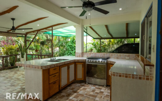 CASA DE JOE – On 2 Lots !!