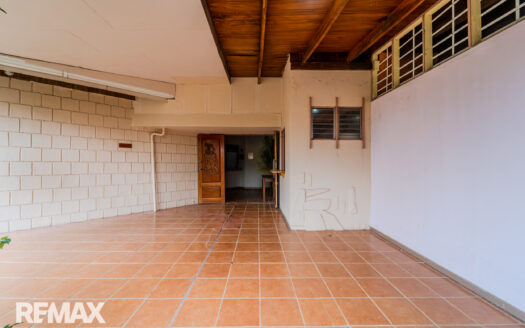 5-Bedroom Home in Nicoya Center with Commercial Potential